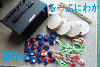 市内の介護施設を訪問し、音楽活動の中に認知症予防のための軽体操を取り入れた慰問活動の画像